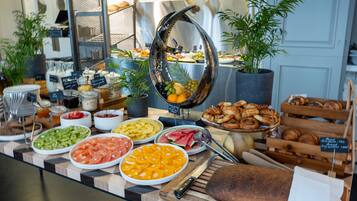 Daily buffet breakfast (EUR 15 per person)