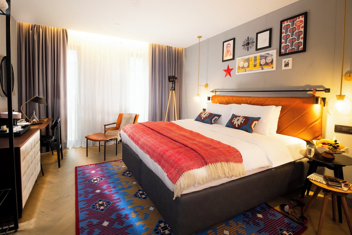 1 Schlafzimmer, Minibar, Zimmersafe, Schreibtisch