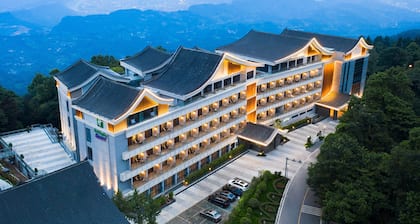 Holiday Inn Resort Mengding Mountain by IHG