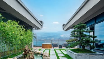 ์ค์ํธ, ์นจ์ค 1๊ฐ (Outdoor Living Area) | ํ
๋ผ์ค/ํํฐ์ค