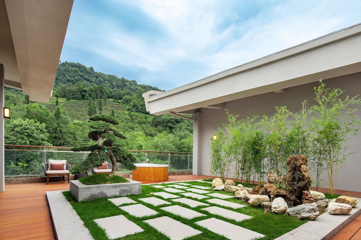 Suite, 1 Bedroom (Courtyard Access) | Terrace/patio
