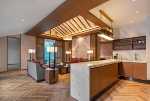 Suite, 1 Bedroom (Courtyard Access) | Living area - Holiday Inn Resort Mengding Mountain by IHG (Ya'an)