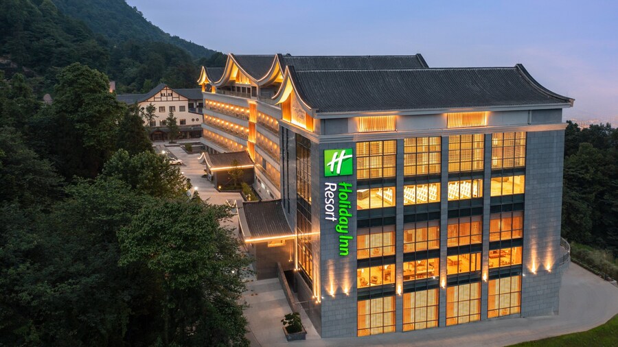 Holiday Inn Resort Mengding Mountain by IHG