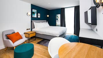 Studio Suite, 1 King Bed, Kitchen