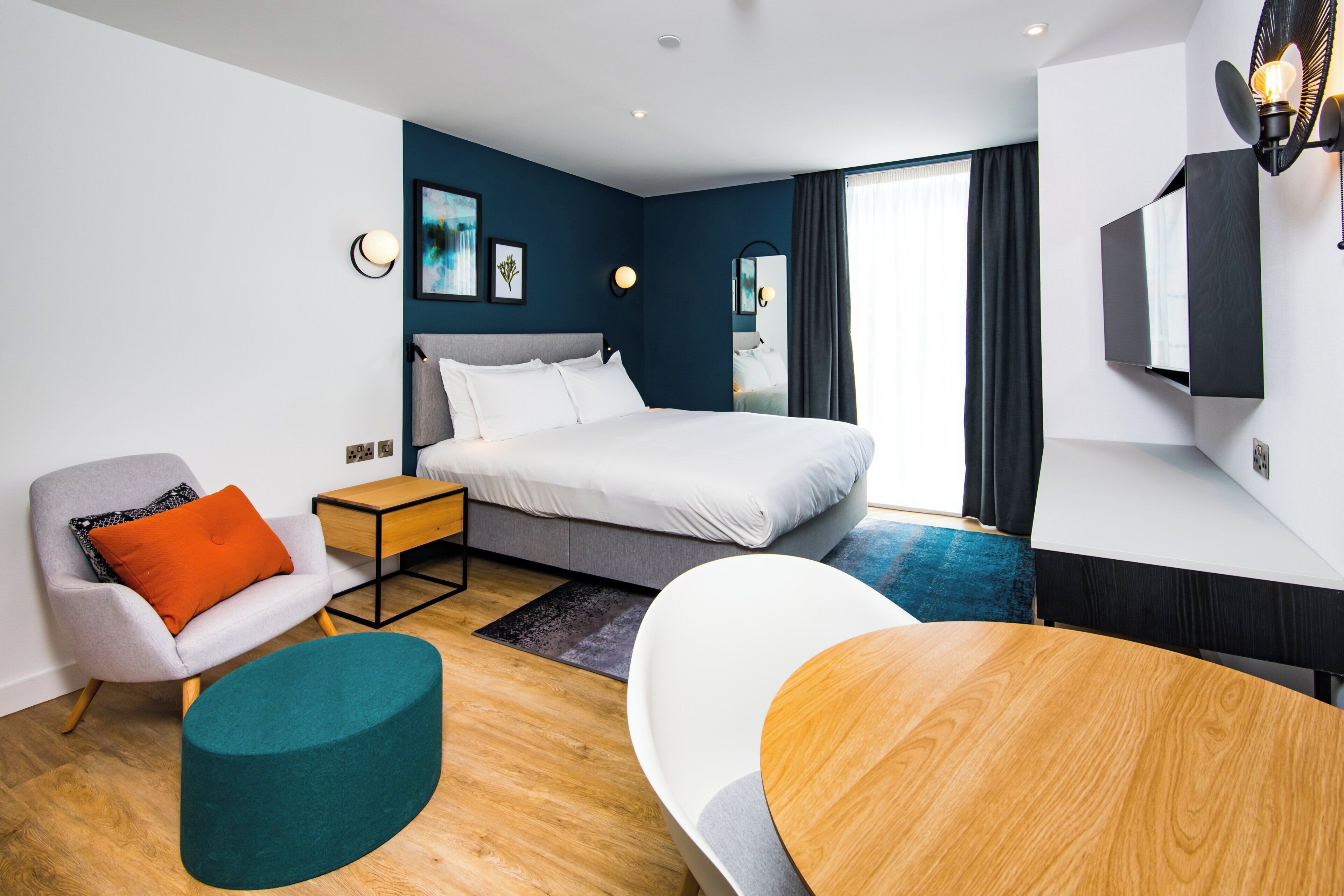 Studio Suite, 1 King Bed, Kitchen | Desk, soundproofing, WiFi (free), individually decorated