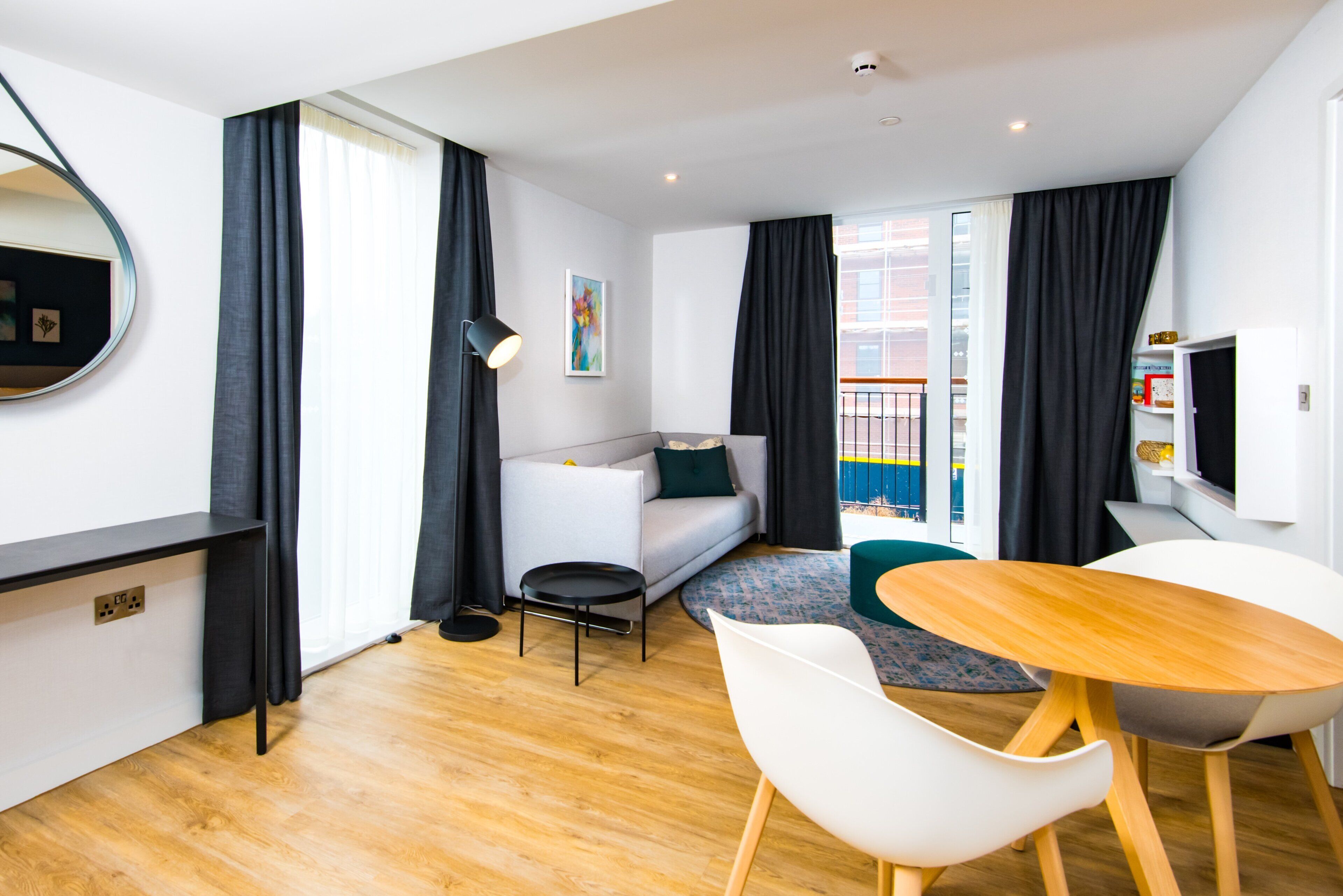 Decoración personalizada, muebles diferentes y escritorio 