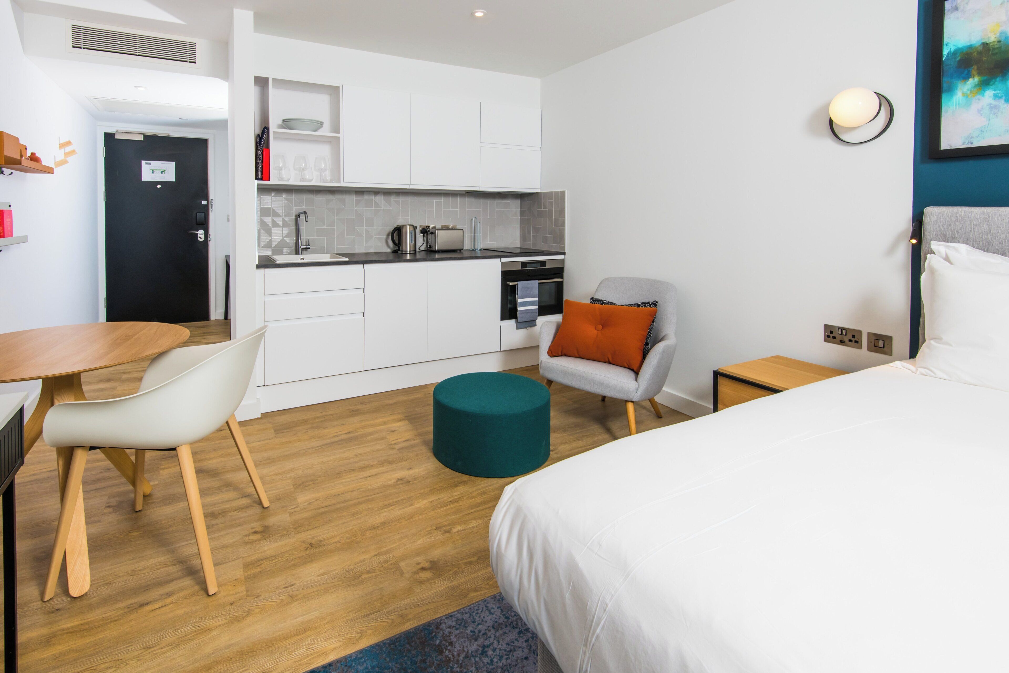 Studio Suite, 1 King Bed, Kitchen