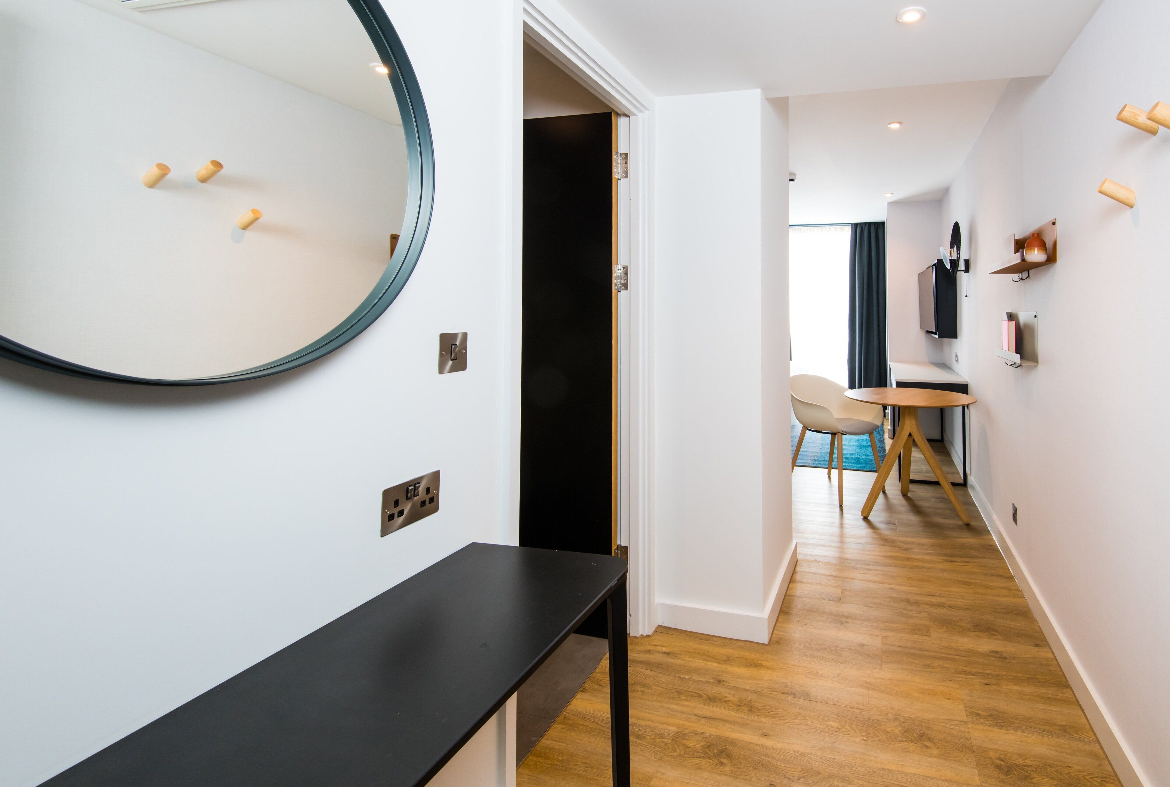 1 bedroom, individually decorated, individually furnished, desk