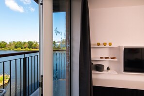 Suite, 1 Bedroom, Kitchen (East Dock View) | Individually decorated, individually furnished, desk, soundproofing - Staybridge Suites Cardiff by IHG (Cardiff)