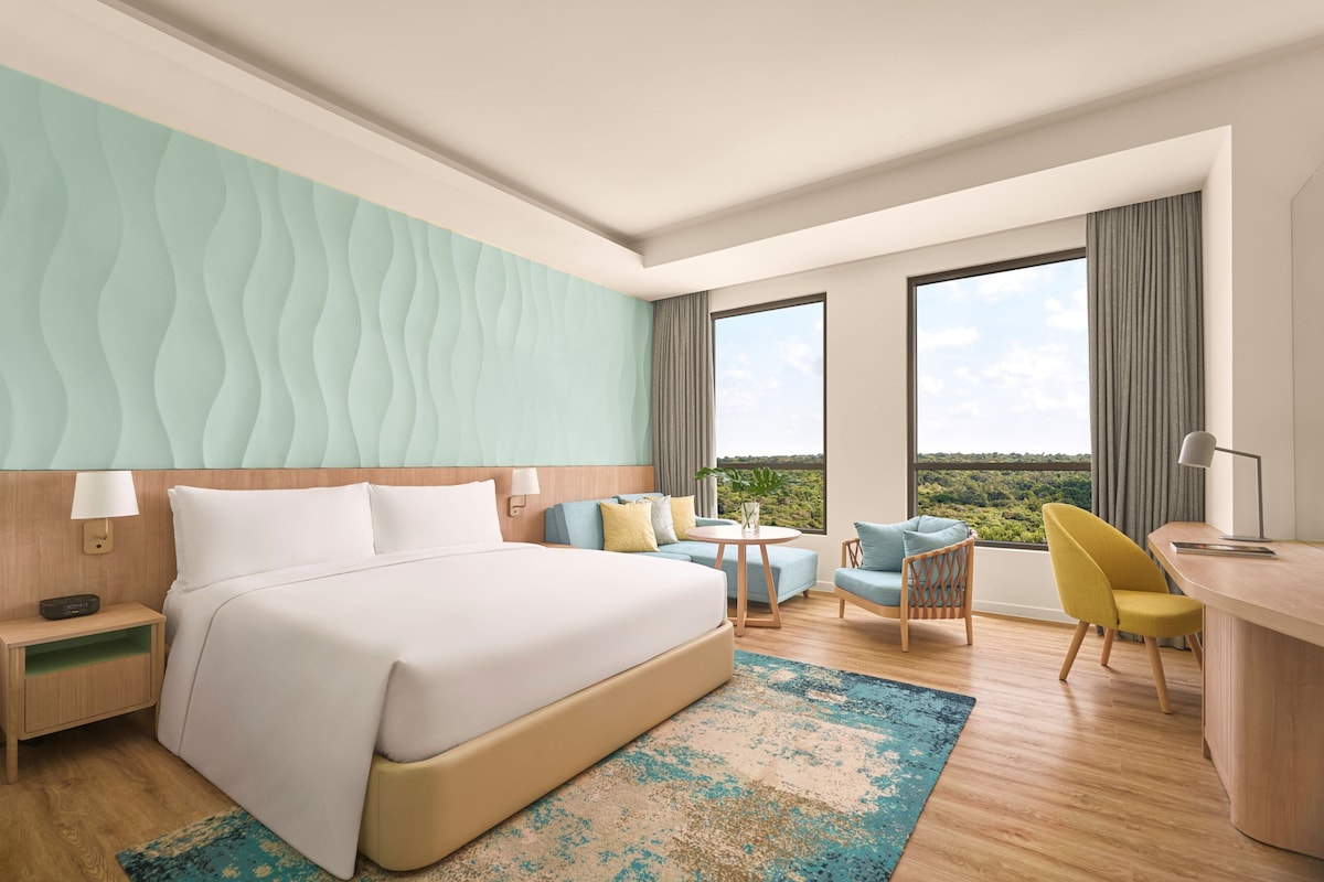 In-room safe, desk, blackout drapes, soundproofing
