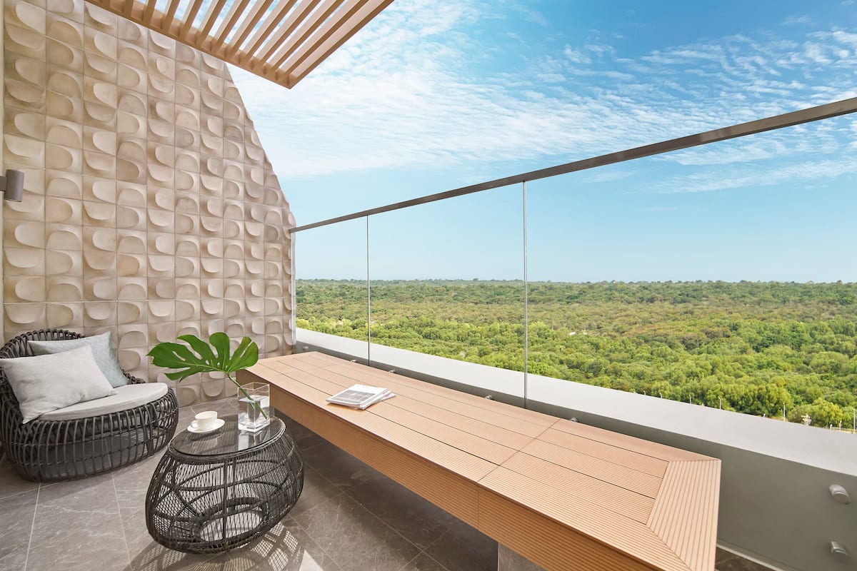Minibar, värdeförvaringsskåp på rummet, skrivbord och ljudisolering
