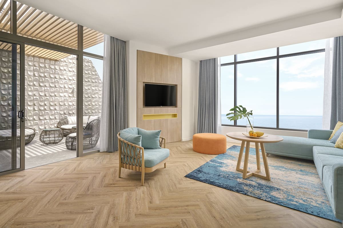 Presidential Suite, Smoking | 1 bedroom, minibar, in-room safe, desk