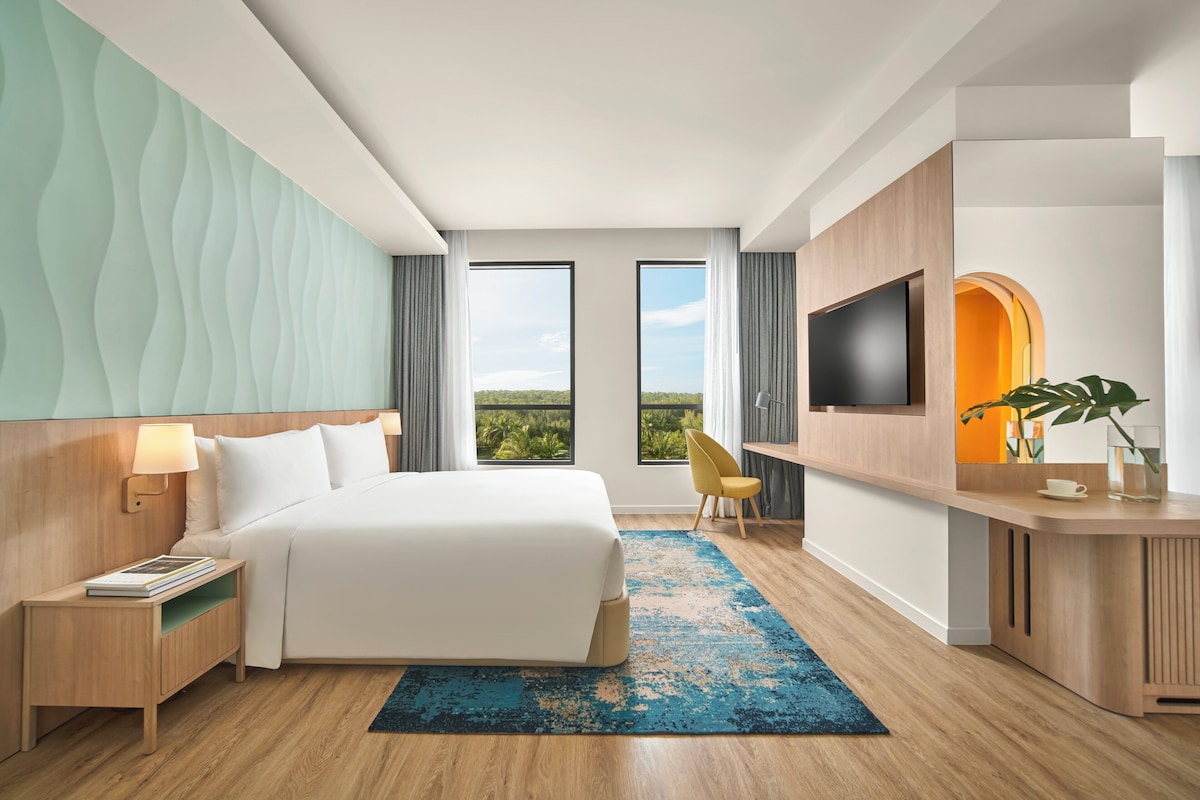 In-room safe, desk, blackout drapes, soundproofing
