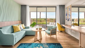 Minibar, in-room safe, desk, soundproofing - Holiday Inn Resort Ho Tram Beach by IHG (Ho Chi Minh City)