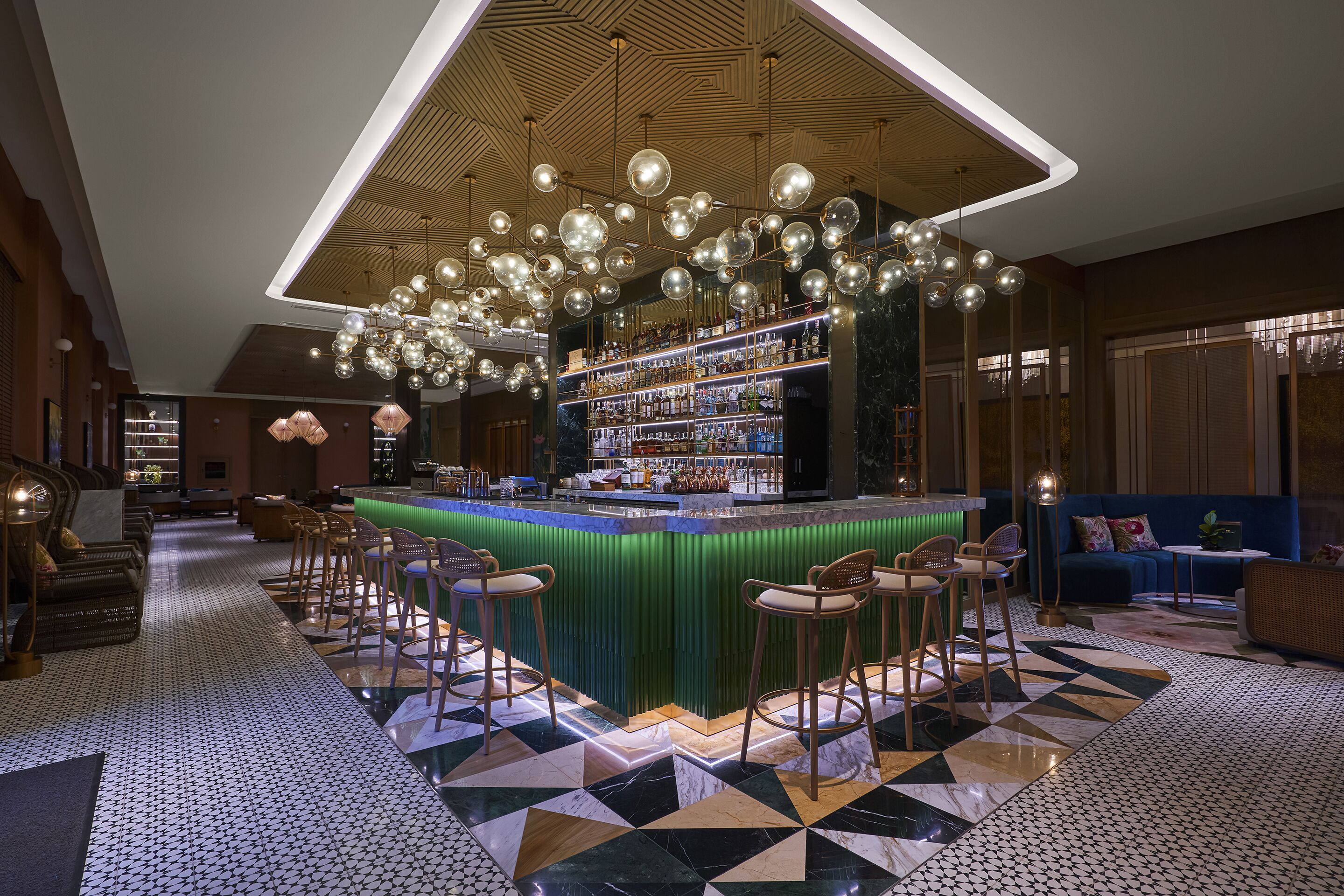 2 bars/lounges, poolside bar