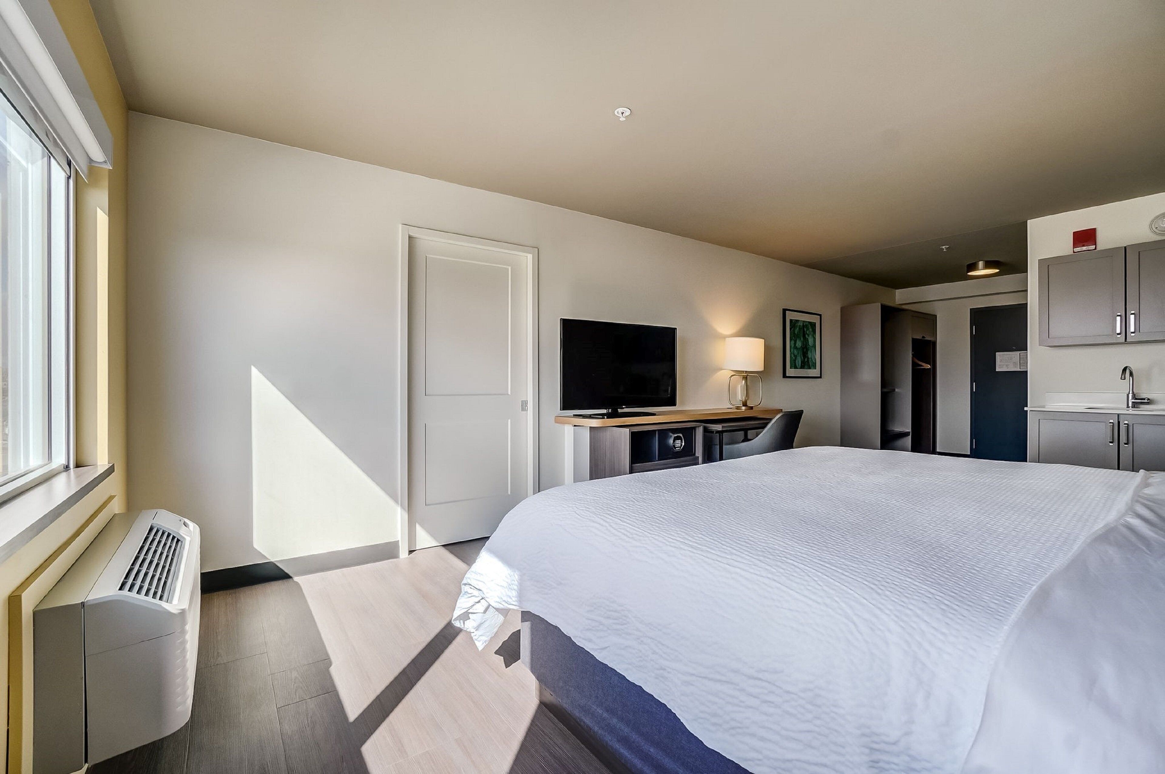 suite, 1 bedroom | 1 bedroom, in-room safe, desk, soundproofing