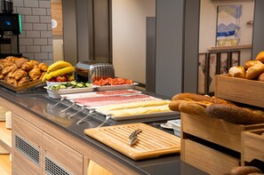 Tägliches inbegriffenes kontinentales Frühstück