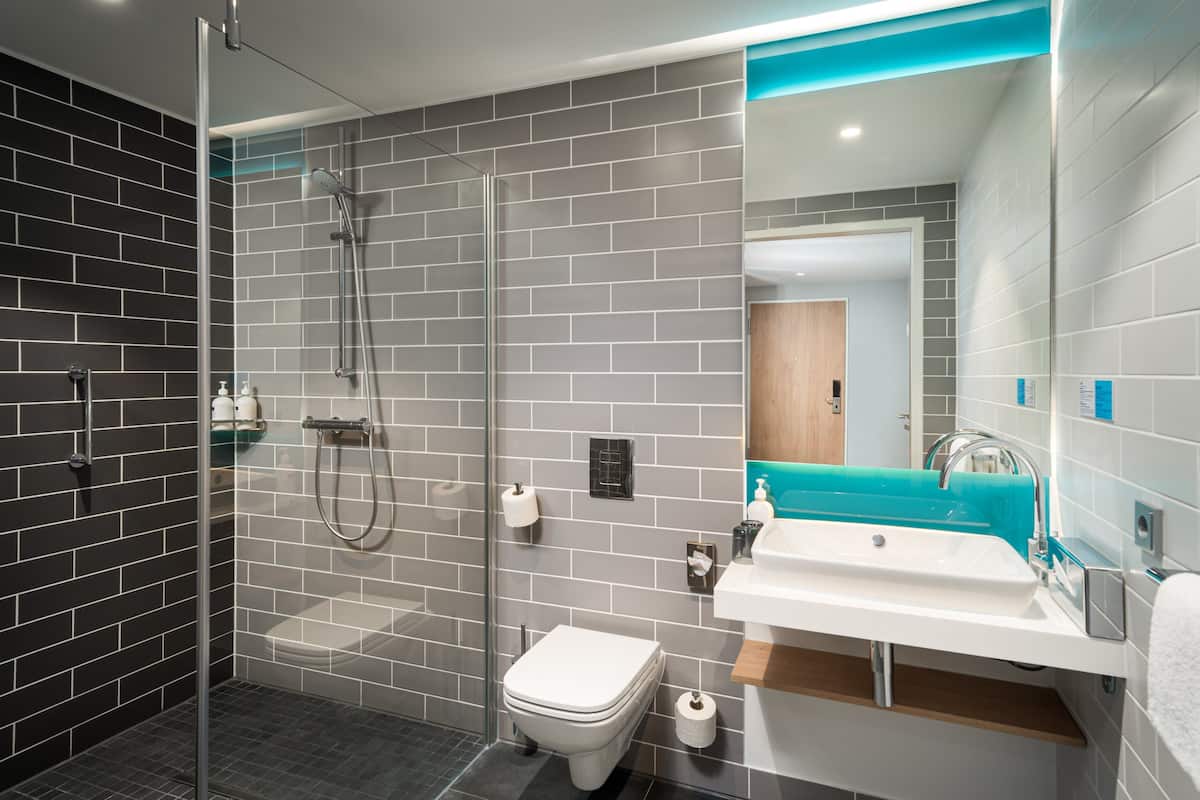 1 bedroom, hypo-allergenic bedding, in-room safe, desk