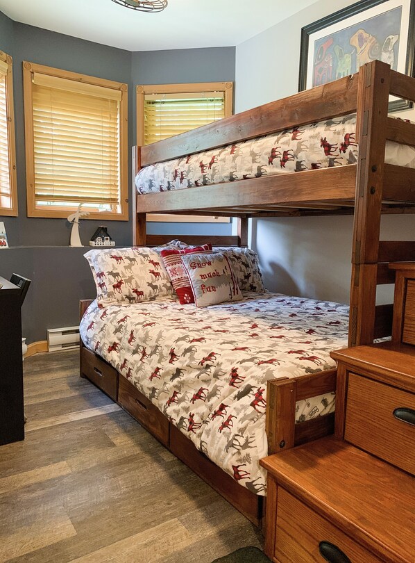4 habitaciones, escritorio, tabla de planchar con plancha y wifi gratis