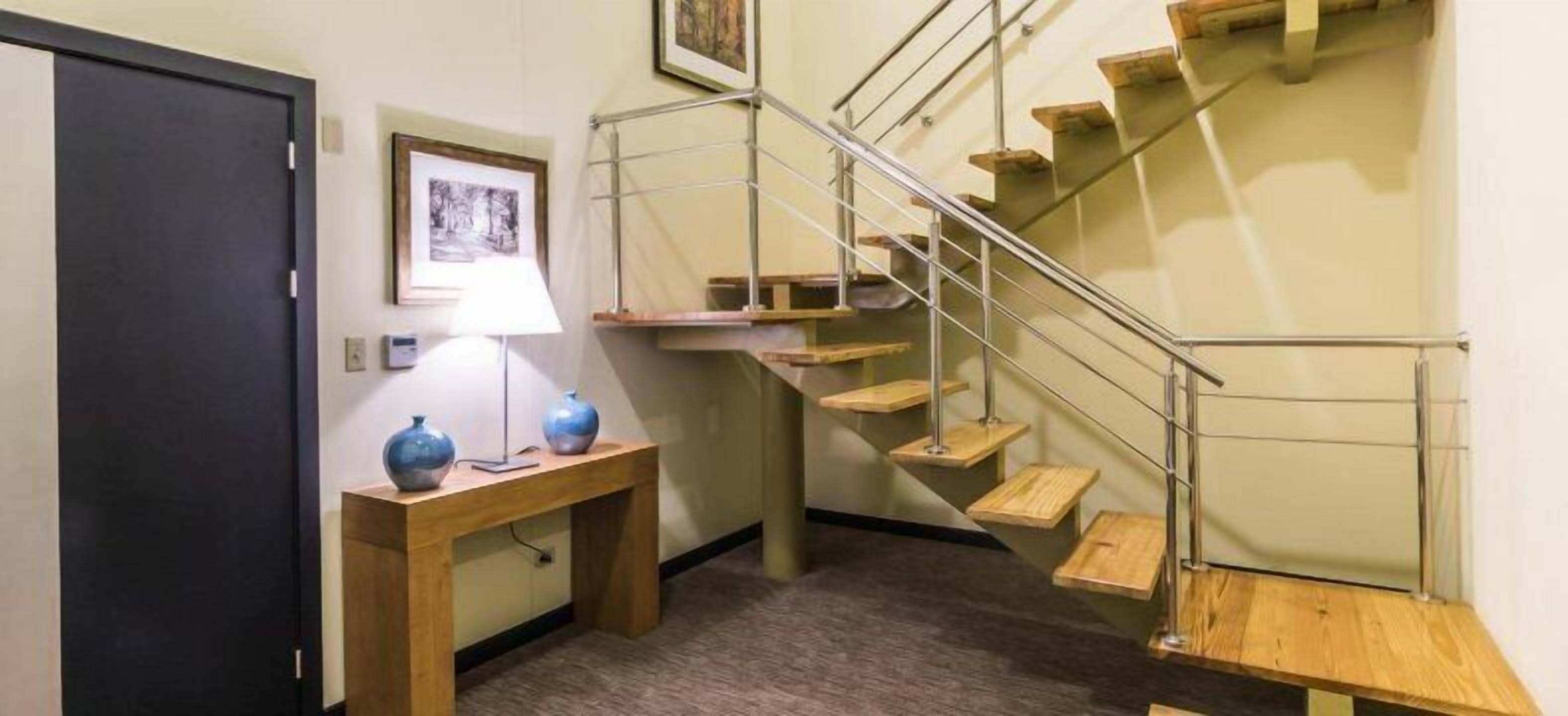 presidential suite, ensuite | living area | 42-inch flat-screen tv with cable channels, tv