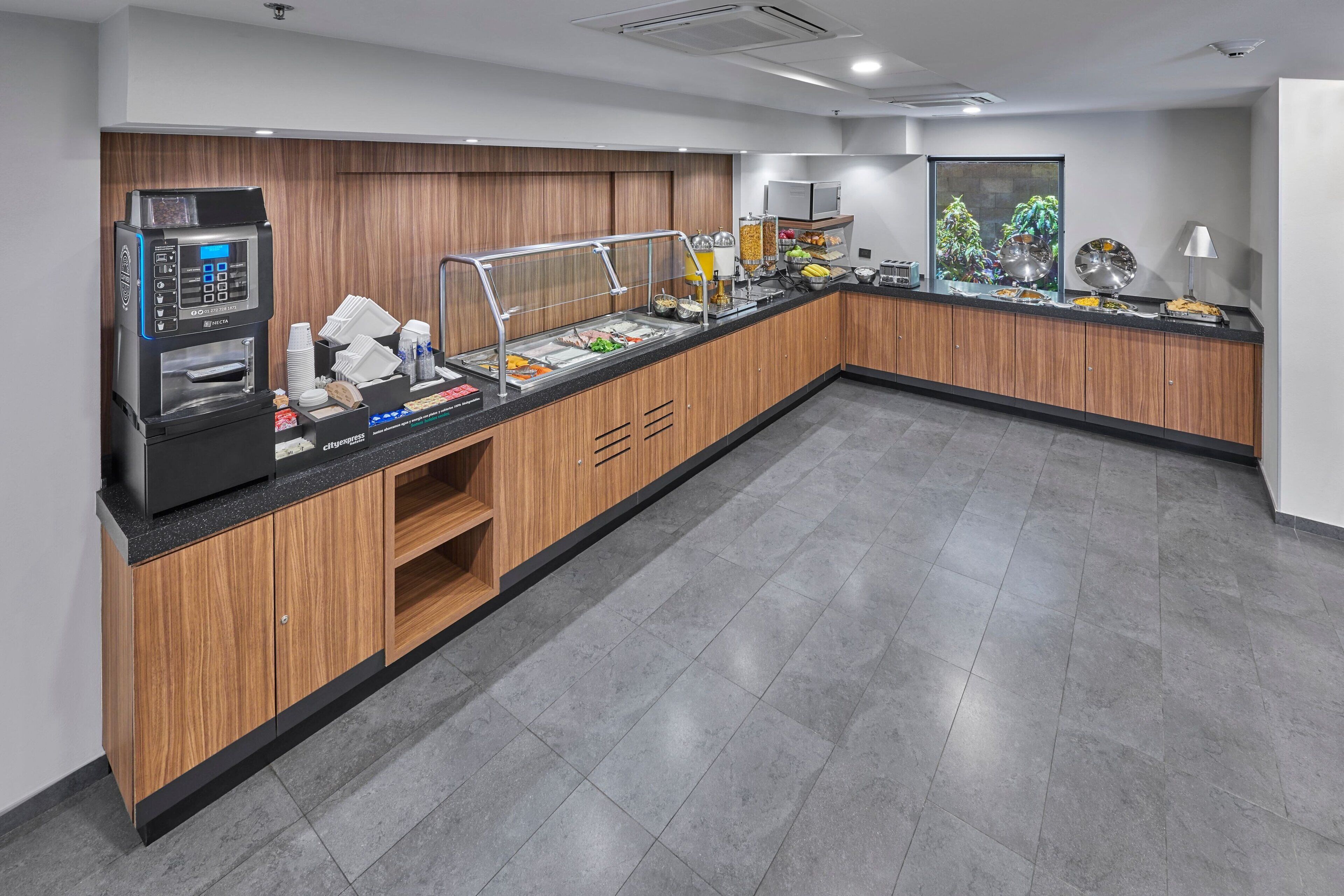 free daily continental breakfast