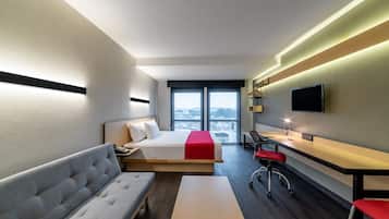 Superior Room, 1 King Bed | Desk, laptop workspace, blackout drapes, soundproofing