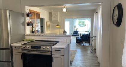 Adorable cottage with modern style , we welcome you to your temporary home!