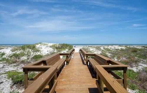 Seaside Serenity 2BR Condo by Beach in St Aug!