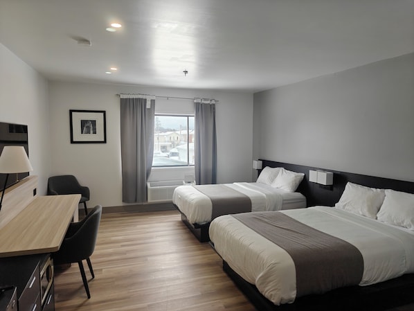 Superior kamer, 2 tweepersoonsbedden | Een bureau, een laptopwerkplek, geluiddichte muren, gratis wifi