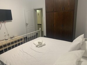 6 habitaciones, escritorio, tabla de planchar con plancha y wifi gratis 