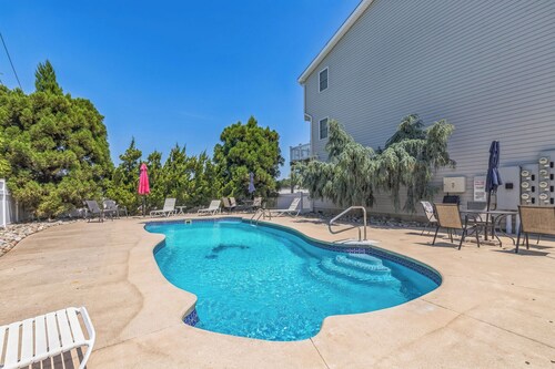 Great Rehoboth Beach House - Spacious and Well Appointed Sleeps 10