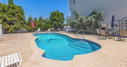 Great Rehoboth Beach House - Spacious and Well Appointed Sleeps 10