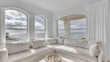 Smart TV, fireplace, computer monitors