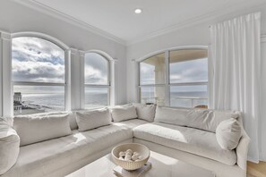 Smart TV, fireplace, computer monitors