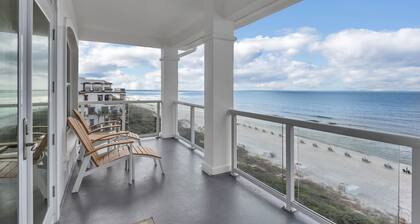 The most beautiful view of the Emerald Coast awaits you here.