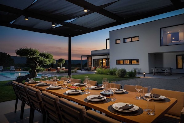 Outdoor dining