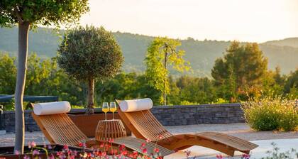 Villa La Boheme mit Pool