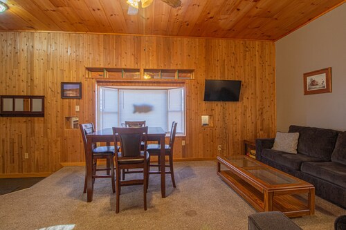 Stay In Ohiopyle, Closest to the GAP trail, Hot Tub