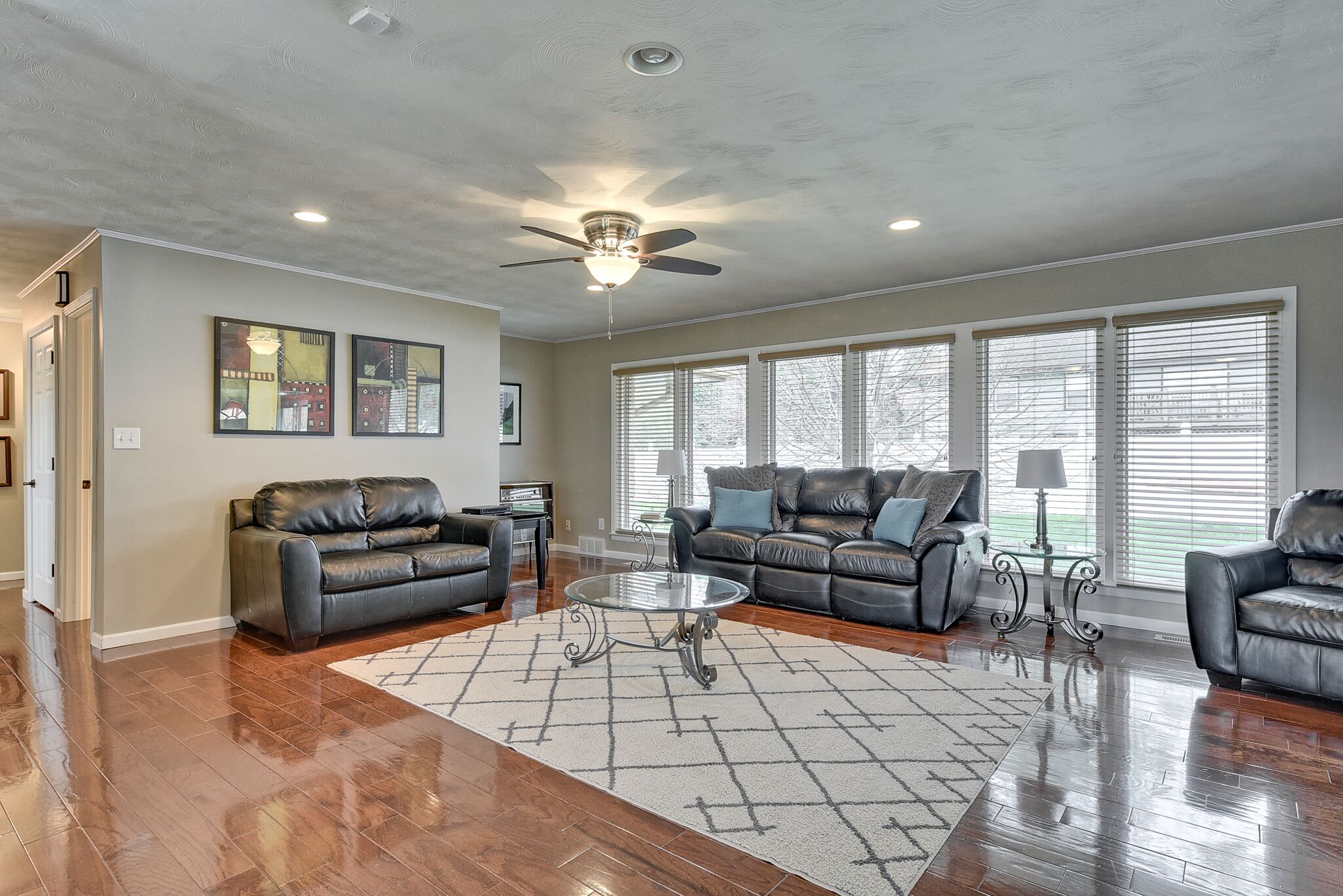 Charming Ranch House With Excellent Location, Comfortable and Cozy, Free WIFI