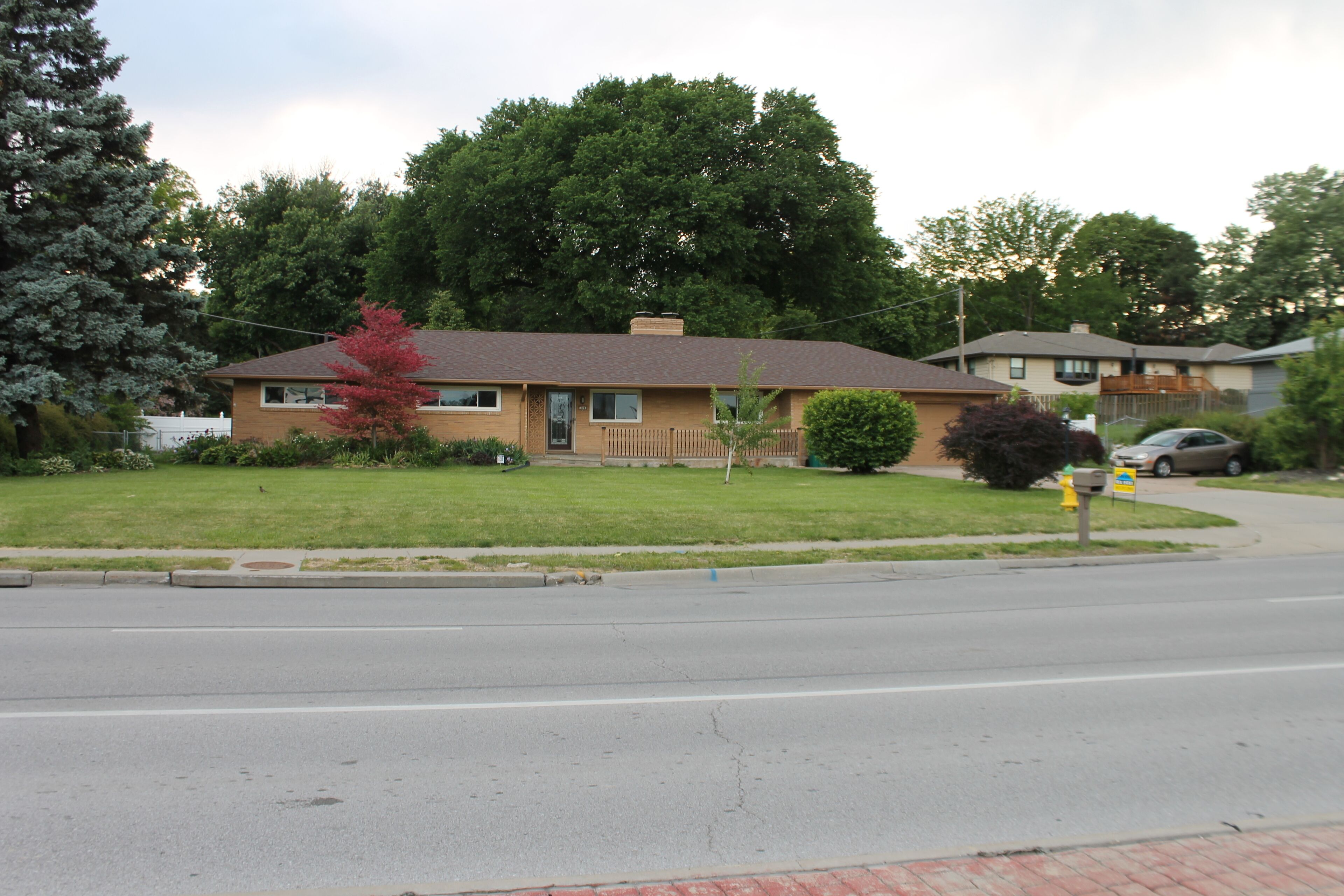 Charming Ranch House With Excellent Location, Comfortable and Cozy, Free WIFI