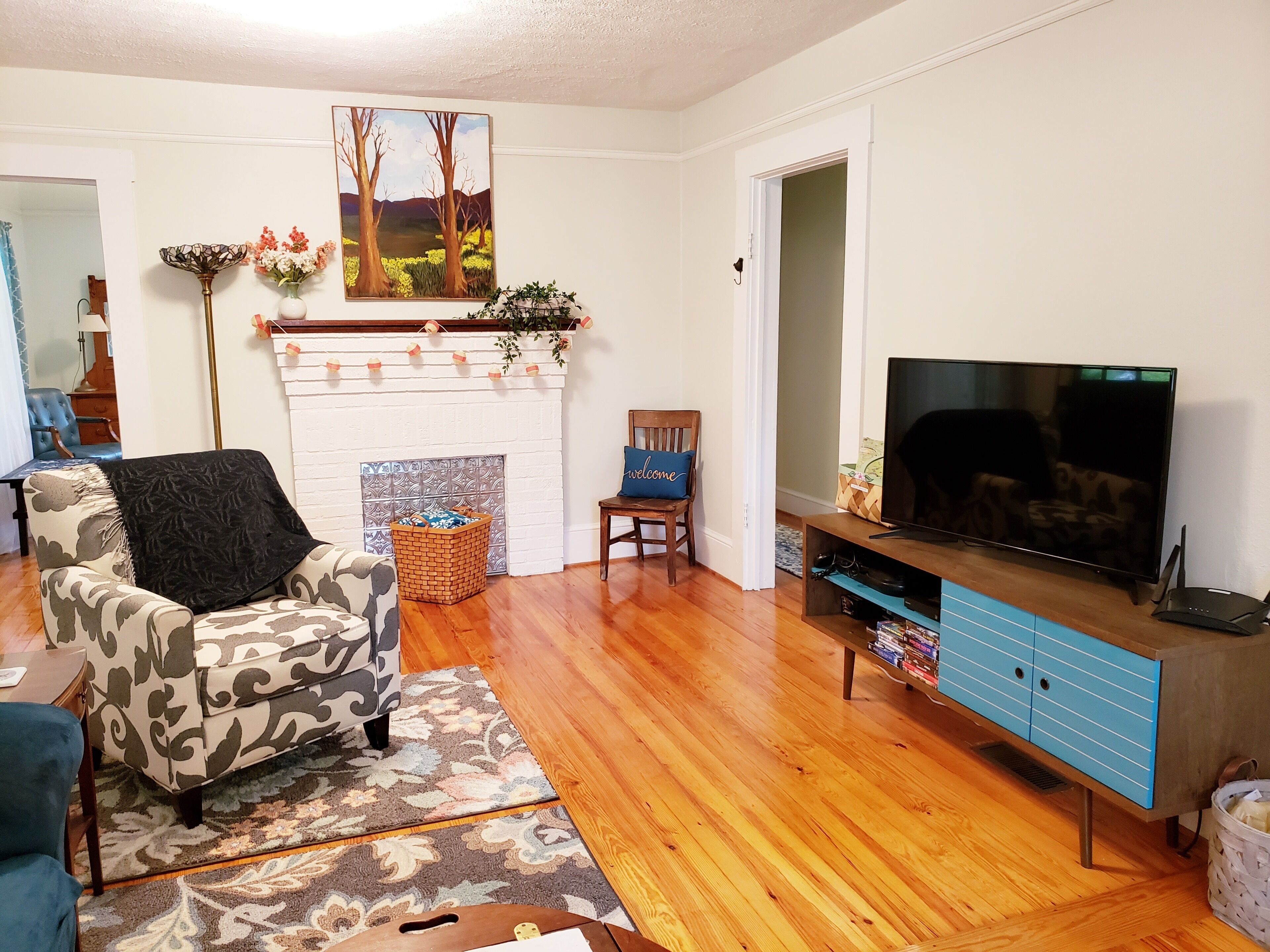 New! Red Barn Farmhouse-Farm Fresh Eggs-Cows