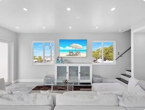 Smart TV - Amazing Views in Florida Keys Bayside BAY BREEZES, SUNSETS, SAILBOATS n SEAGULLS (Key Largo)