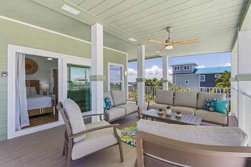 2633 Entire Duplex w/ Pool, Balconies & Beach Nearby