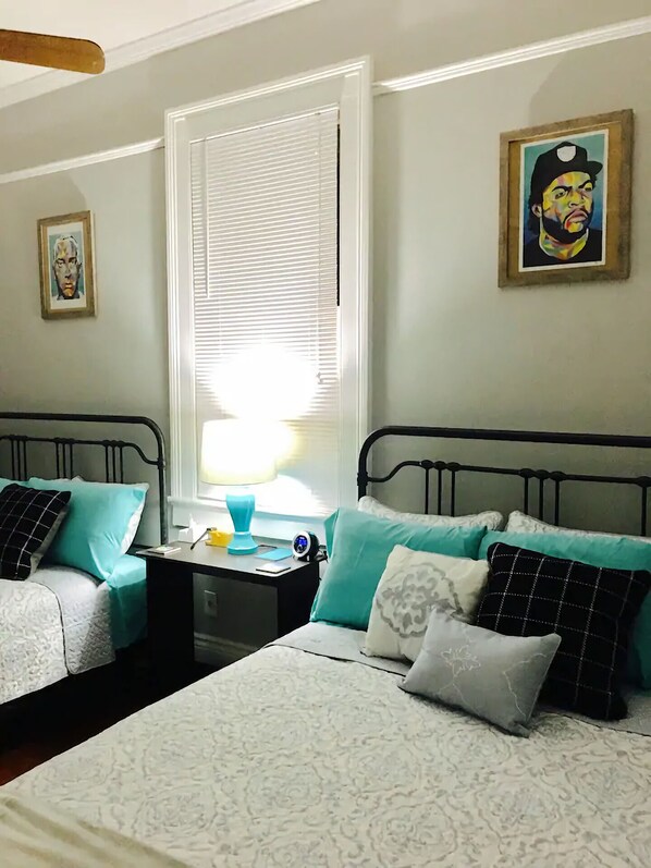 2 bedrooms, desk, iron/ironing board, WiFi