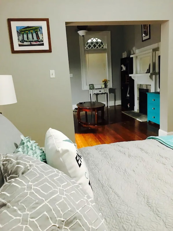 2 bedrooms, desk, iron/ironing board, WiFi