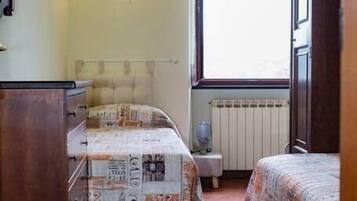 2 Schlafzimmer, Zimmersafe, Bügeleisen/Bügelbrett, WLAN