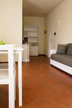 TV - Casa Vacanze Tra Le Mura Salvia -Levanto 5 Terre- (Liguria)