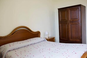 2 bedrooms, in-room safe, iron/ironing board, WiFi - Casa Vacanze Tra Le Mura Salvia -Levanto 5 Terre- (Liguria)