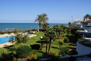 Outdoor pool - Fantastic sea views right on the beach in Denia (Denia)