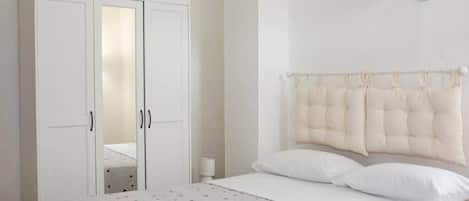 1 bedroom, in-room safe, iron/ironing board, free WiFi